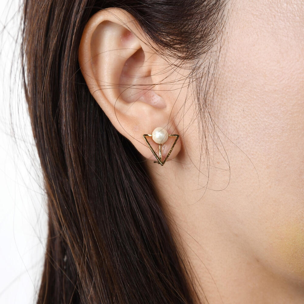 【ブラックフライデー限定クーポン配布中】【小型宅配】コットンパールトライアングルイヤリング