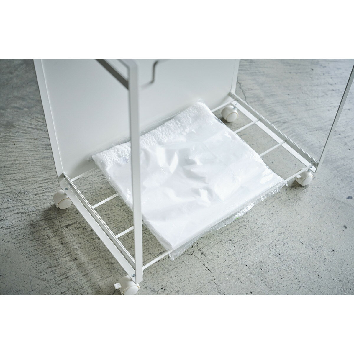 【お買い物マラソン限定クーポン配布中】 目隠し分別ダストワゴン タワー 3分別 ホワイト 山崎実業 yamazaki おしゃれ オシャレ tower ゴミ箱 ごみ箱 ダストボックス シンプル [2]