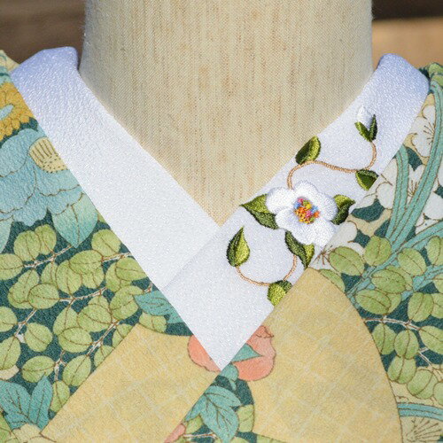 つばき・白 椿 刺繍 半衿☆ひめ吉オリジナルデザイン☆艶やかな椿です☆ワンポイント半襟☆