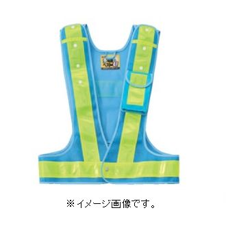 ●多機能セーフティベスト ●体型に合わせ縦横調節可能な多機能ベスト ●縦は背丈に応じて4段階調節可能、横はフリーサイズ。着丈は最大10cm、胴まわりは約94～132cmまで伸びます。 ●カラーバリエーションが豊富で、お好みの色をお選びいただけます。 ●サイズ：フリー ●材質：メッシュ部⇒ナイロンメッシュ、反射帯⇒エンビ ●質量：約330g ●仕様：縦⇒ホックによる4段階調節10cm・横⇒面ファスナー調節最大14cm、反射帯⇒60mm幅、万能ポケット⇒左胸外部1箇所・腰内部3箇所 ※写真の寸法表記は平面です。胴まわりではありません。