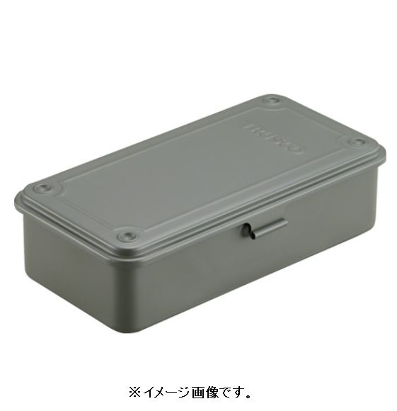 ＜特長＞ ●ハードな使用に耐える頑丈なプレス一体型です。 ●片開き構造です。 ●四隅に横滑り防止用凹凸が付いており積み重ねに便利です。 ＜仕様・規格＞ ●中皿なし ●色：つや消しOD ●外形寸法(mm)間口：203 ●外形寸法(mm)奥行：109 ●外形寸法(mm)高さ：56 ●有効内寸(mm)間口：186 ●有効内寸(mm)奥行：88 ●有効内寸(mm)高さ：41 ●南京錠(別売)：取付不可 ●フック：なし ●横滑り防止溝：あり ＜材質＞ ●本体:スチール ＜質量・質量単位＞ ●0.4kg ＜注意事項＞ ●中皿はついていません。