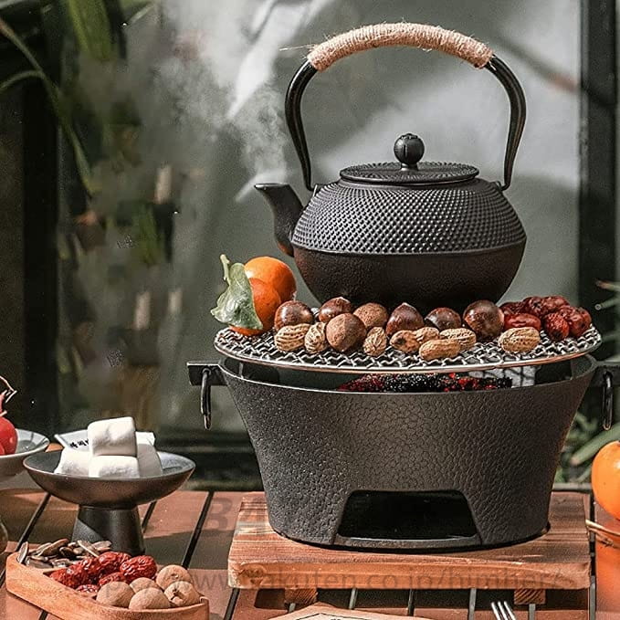 バーベキューコンロ ミニバーベキューコンロ キャンプ用品 バーベキュー ベーキングトレイ付 卓上焼き 炭火焼き 肉コンロ 炭火暖房 焚き火台 円形串焼 卓上コンロ ベーキングメッシュ付 (23x23cm)