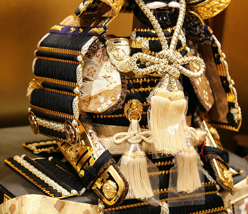家紋入れ 大越保広作 鎧8号 大御所飾り 黒糸縅 高岡梨子地塗 本金蒔絵