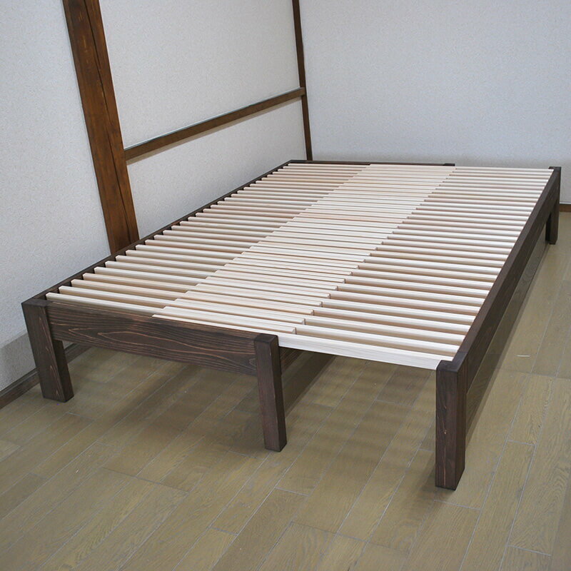 【サイズ変更可能】伸縮ベッドシングルからダブルサイズに広がる国産無垢ひのき伸縮ベッド　ブラウン着色仕上げ