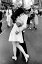 勝利のキス Kissing on VJ Day - Times Square, May 8th, 1945 ポスター 木製アートフレーム付