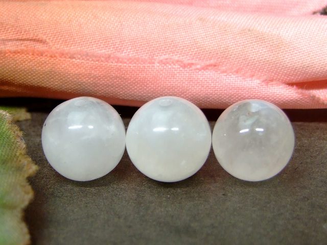 64056　　今月30％OFF わけあり ムーンストーン 9mm 1粒売り ペリステライト ネコポス送料無料 インド..