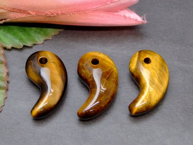 49534A　　31×17mm 勾玉 1個売り タイガーアイ ネコポス送料無料 天然石 パワーストーン