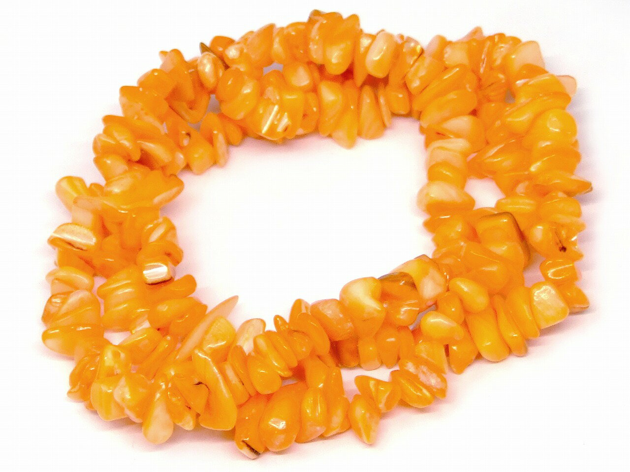 樂天商城 - g3-500K　　オレンジ シェル 貝 染め 6mm〜21mm さざれ 穴あり 1連78cm 通し針、解説書、1mゴム付き 送料無料 天然石 パワーストーン