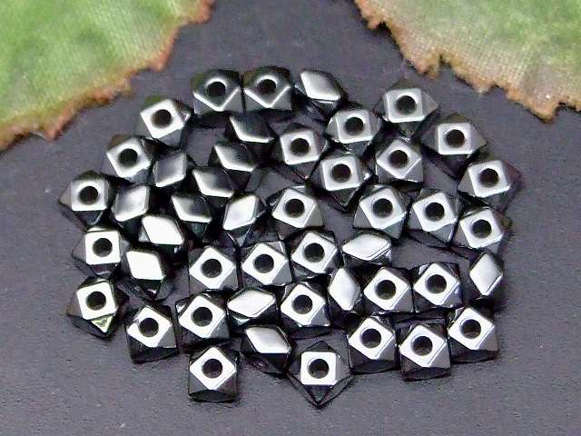 68509A　　ヘマタイト 3mm×2mm AA カット 10粒セット 磁気なし 磁無 四角 キューブ ネコポス送料無料 天然石 パワーストーン