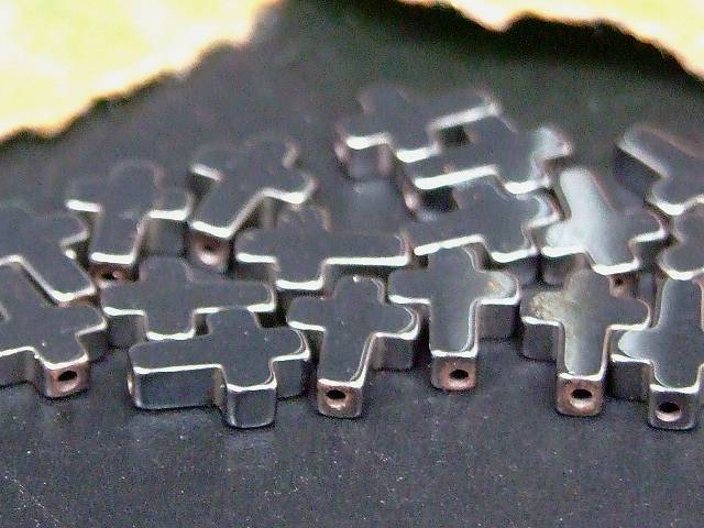68577　　ヘマタイト 8mm×6mm 4粒セット 磁気なし 磁無 クロス 十字架 ネコポス送料無料 イギリス産 天然石 パワーストーン