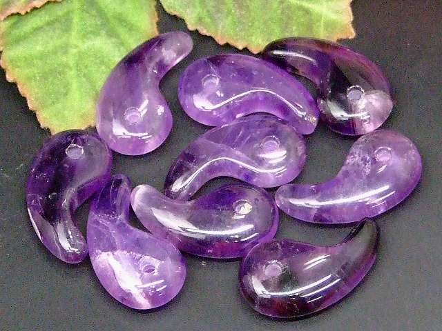 68594　　今月の半額 わけあり アメジスト 勾玉 31mm×17mm 1個売り 送料無料 天然石 パワーストーン