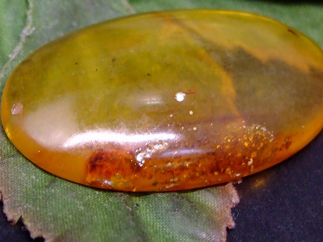 67676　　今月の半額 わけあり 虫入り アンバー 琥珀 44mm×26mm 1個売り ルース 裸石 穴あり ペンダントトップ 送料無料 メキシコ産 天然石 パワーストーン