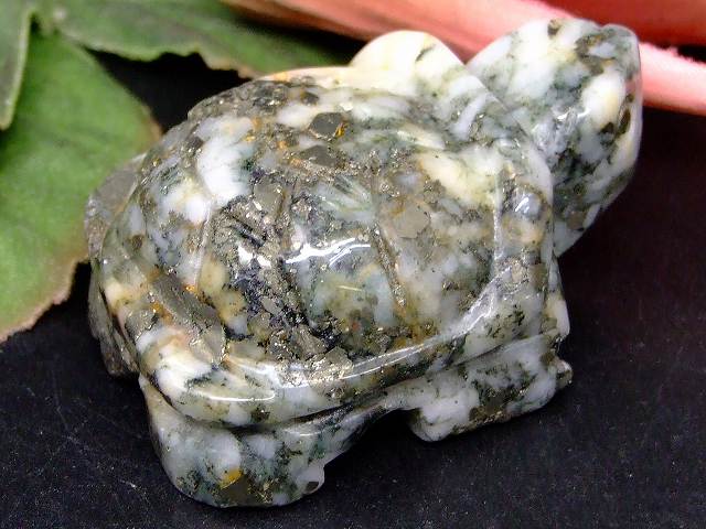 67769　　今月の半額 わけあり ジャスパー＆パイライト 51mm×36mm 1個売り 亀 かめ カメ 送料無料 天然石 パワーストーン