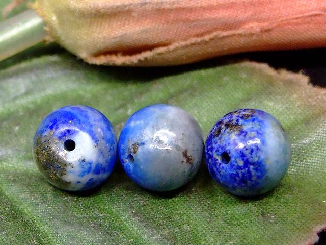 64911　　今月の半額 わけあり ラピスラズリ 瑠璃石 8mm 1粒売り 鑑別済・本物保証 ネコポス送料無料 天然石 パワーストーン