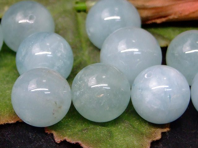 68085　　今月の半額 わけあり アクアマリン 14mm〜15mm 1粒売り 送料無料 ブラジル産 天然石 パワーストーン