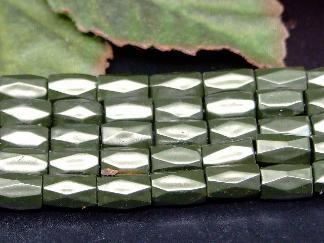 H3-18M　　工場処分品特価 今月半額以下 わけあり ヘマタイト モスグリーン 磁気あり 8mm×5mm カット 磁有 1連40cm 通し針、解説書、1mゴム付き 送料無料 イギリス産 天然石 パワーストーン