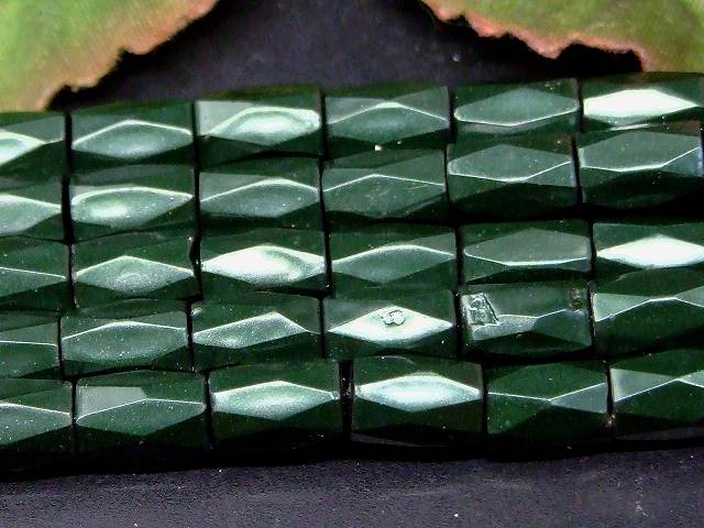 H3-18R　　工場処分品特価 今月半額以下 わけあり ヘマタイト クロムグリーン 磁気あり 8mm×5mm カット 磁有 1連40cm 通し針、解説書、1mゴム付き 送料無料 イギリス産 天然石 パワーストーン