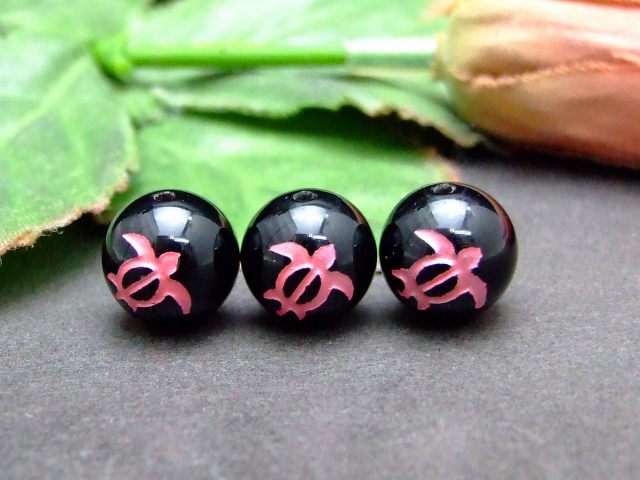 g3-2416D 1粒売り 10mm ホヌ 海亀 手彫 ピンク箔 オニキス ブラジル産 ネコポス送料無料 天然石 パワーストーン