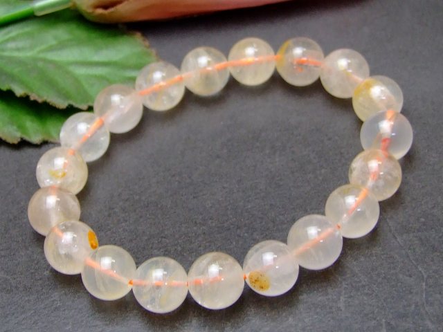 ※画像のものをお送りします。 オリジナルアクセサリー作りに是非どうぞ〜〜（m−m） ポーチに入れた状態で発送いたしますので、そのままプレゼントとしてご利用頂けます。 素材 天然 サイズ 約：重さ28g　玉径10mm・±0.5mm　内径17c...