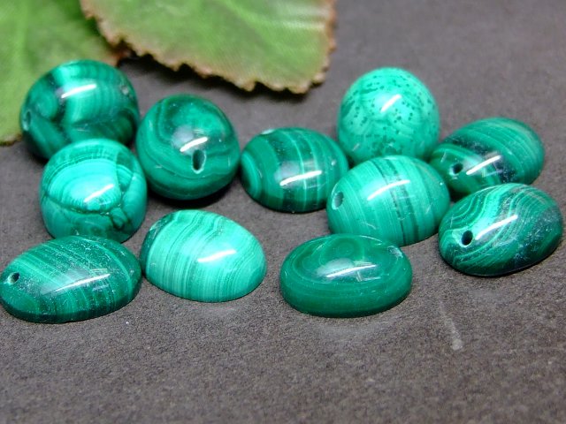 58729　　マラカイト ペンダントトップ 12mm×10mm A 1個売り ネコポス送料無料 ロシア産 天然石 パワーストーン 3