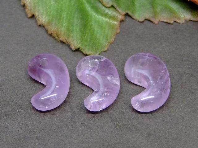 49539P 　16mm×10mm 1個売り 古代勾玉 アメジスト ネコポス送料無料 天然石 パワーストーン