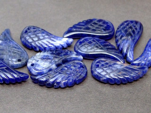 49515C　　12mm×24mm 1個売り 天使の羽 彫り ソーダライト ネコポス送料無料 天然石 パワーストーン