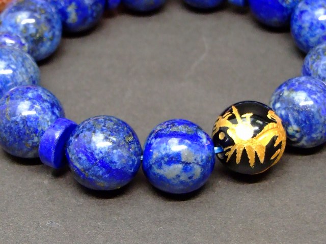 61480　　今月の半額 14mm／10mm×4mm ラピスラズリ オニキス 龍彫り 金彫り 金箔 ブレスレット 内径18cm 送料無料 天然石 パワーストーン