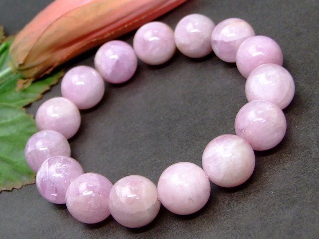 g3-885E　　今月の半額 14mm AA クンツァイト ブレスレット 内径17cm 鑑別済 本物保証 ポーチ付き 送料..