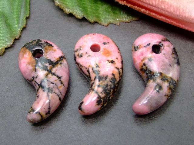 49536G　　今月17％OFF 31×17mm A 1個売り 勾玉 ロードナイト ネコポス送料無料 天然石 パワーストーン