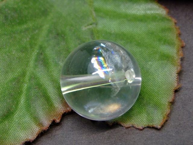 ※画像のものをお送りします。 オリジナルアクセサリー作りに是非どうぞ〜〜（m−m） 素材 天然 サイズ 約：重さg　玉径18mm・±0.5mm　1粒売り 　※ 多少の誤差はご了承下さい。あらゆる幸運を呼び寄せ、浄化する万能石 あらゆるもの・こと・人に対応し、増幅のパワーをもつとされ、エネルギーを高めてくれるといわれています。 無色透明の水晶は、さまざまな雑念を取り去り、集中力を高める効果があるといいます。 また、優れた浄化作用により、他のパワーストーンが吸収したマイナスエネルギーやさまざまな波動をもとのクリーンな状態に戻してくれます。