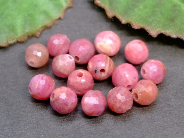 62683　　ルビー カット 5mm〜6mm AA 1粒売り ネコポス送料無料 ベトナム産 天然石 パワーストーン