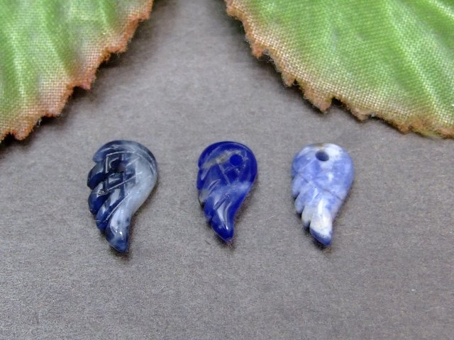 62998　　10mm×6mm 1個売り 天使の羽 彫り ソーダライト ネコポス送料無料 天然石 パワーストーン