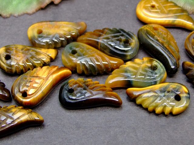 63006　　15mm×8mm 1個売り 天使の羽 彫り 青黄虎 ネコポス送料無料 天然石 パワーストーン