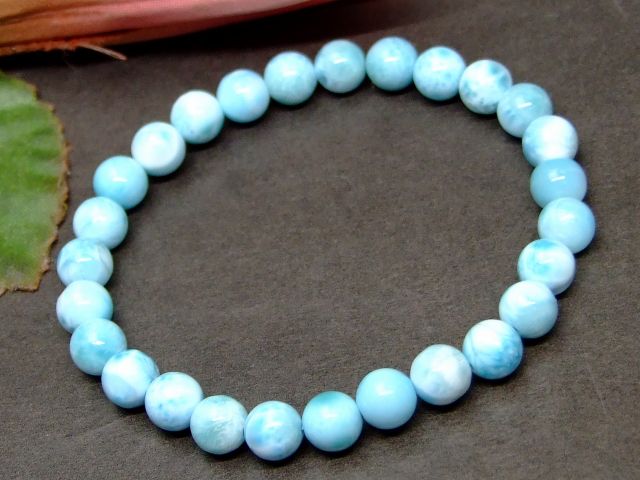 ※画像と同品質のものをお送りします。 オリジナルアクセサリー作りに是非どうぞ〜〜（m−m） ポーチに入れた状態で発送いたしますので、そのままプレゼントとしてご利用頂けます。 素材 天然 サイズ 約：重さg　玉径6mm～7mm・±0.5mm　...