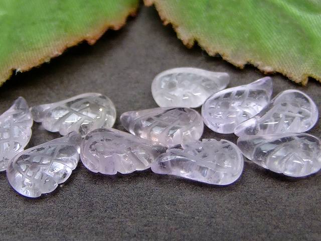 63588　　天使の羽 彫り 10mm×6mm 1個売り ラベンダーアメジスト 紫水晶 ネコポス送料無料 天然石 パワーストーン
