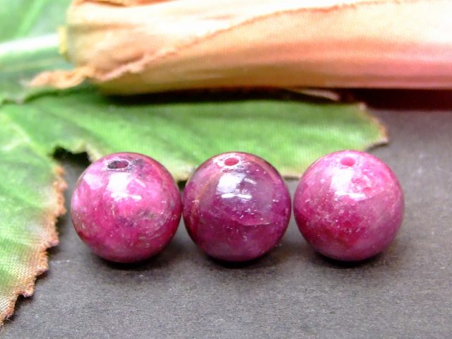63672　　今月の半額 わけあり 11mm〜12mm 1粒売り ルビー 送料無料 ベトナム産 天然石 パワーストーン