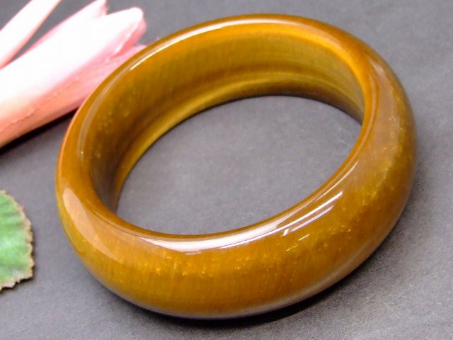 樂天商城 - 63848　　タイガーアイ 23mm×10mm バングル ブレスレット 内径19cm 虎目石 ポーチ付き 送料無料 南アフリカ共和国産 天然石 パワーストーン