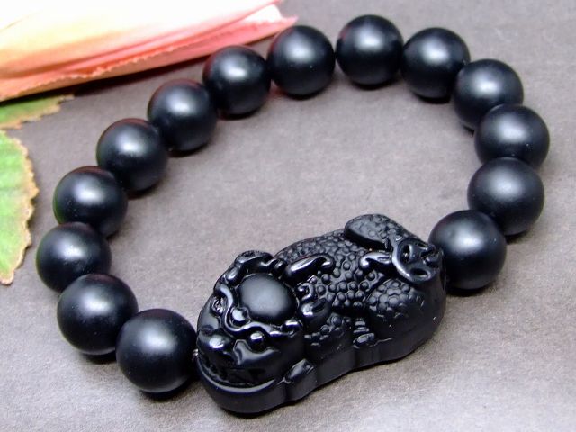 g3-463G　　オブシディアン 38mm×21mm フロストオニキス 12mm 貔貅 ヒキュウ ひきゅう ブレスレット 内径調節可 送料無料 天然石 パワーストーン