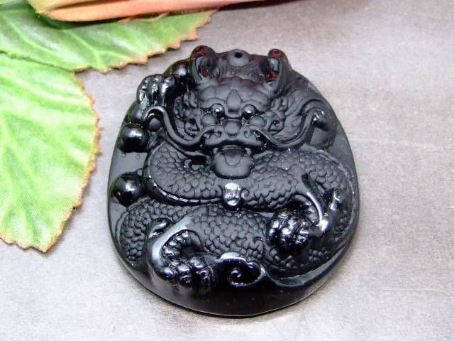 g3-391Y　　オブシディアン A 龍 ドラゴン 彫り ペンダントトップ 52mm×48mm 送料無料 ブラジル産 天然石 パワーストーン