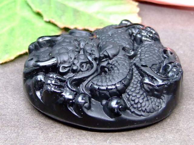 g3-391Y　　オブシディアン A 龍 ドラゴン 彫り ペンダントトップ 52mm×48mm 送料無料 ブラジル産 天然石 パワーストーン