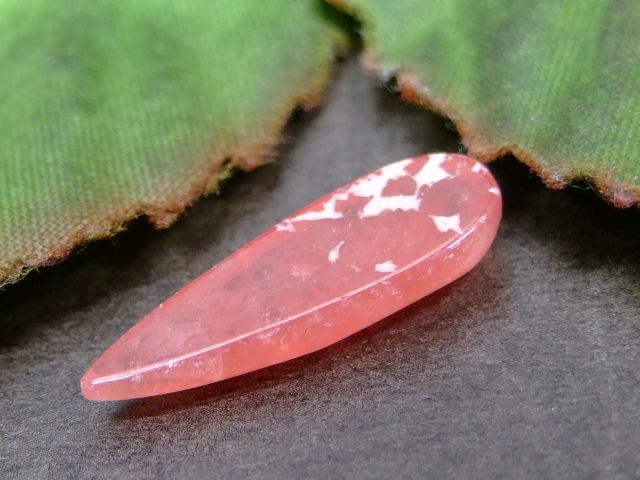 64318　　今月の半額 わけあり アイスインカローズ 19.5mm×6.5mm 1個売り ルース 裸石 穴なし ペンダントトップにも 送料無料 アルゼンチン産 天然石 パワーストーン