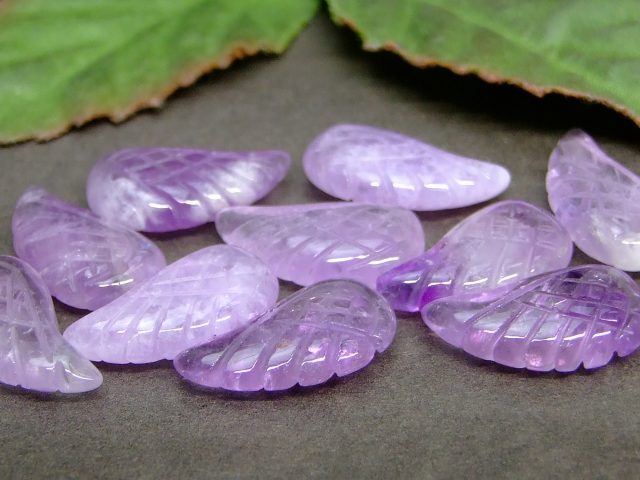64348　　天使の羽 彫り 18mm×10mm 1個売り アメジスト 紫水晶 ネコポス送料無料 天然石 パワーストーン