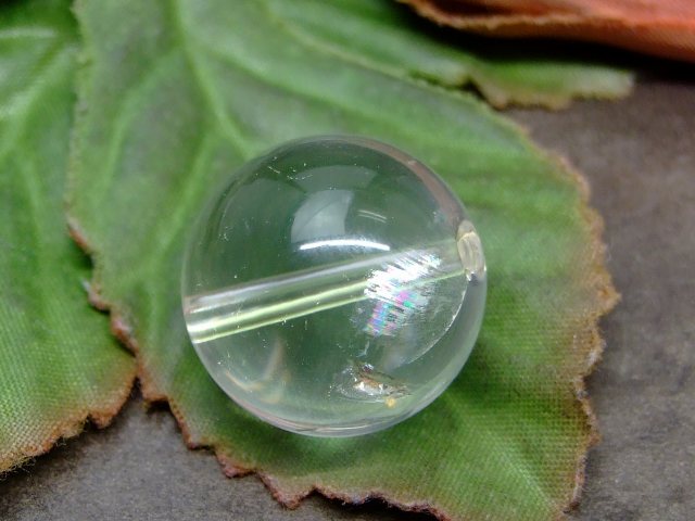 ※画像のものをお送りします。 オリジナルアクセサリー作りに是非どうぞ〜〜（m−m） 素材 天然 サイズ 約：重さg　玉径18mm・±0.5mm　1粒売り 　※ 多少の誤差はご了承下さい。あらゆる幸運を呼び寄せ、浄化する万能石 あらゆるもの・こと・人に対応し、増幅のパワーをもつとされ、エネルギーを高めてくれるといわれています。 無色透明の水晶は、さまざまな雑念を取り去り、集中力を高める効果があるといいます。 また、優れた浄化作用により、他のパワーストーンが吸収したマイナスエネルギーやさまざまな波動をもとのクリーンな状態に戻してくれます。