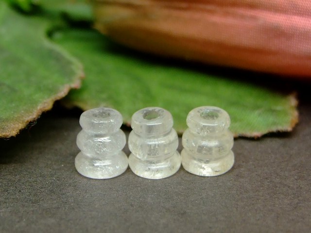 64462　　今月の半額 ルチル入り 水晶 7mm×6mm 1粒売り ボサ 数珠パーツ クリスタル クォーツ ネコポス送料無料 ブラジル産 天然石 パワーストーン