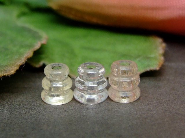 64463　　今月の半額 ルチル入り 水晶 7mm×6mm 1粒売り ボサ 数珠パーツ クリスタル クォーツ ネコポス送料無料 ブラジル産 天然石 パワーストーン