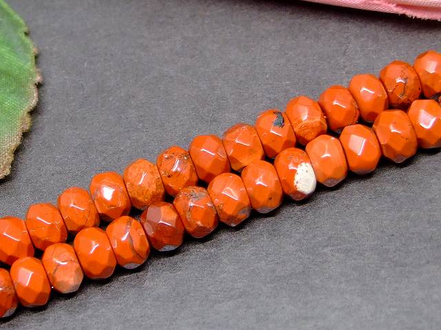 g3-1098D　　レッドジャスパー 6mm×4mm ボタンカット ソロバンカット 1粒売り ネコポス送料無料 インド産 天然石 パワーストーン