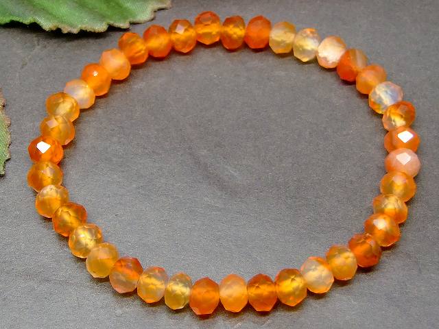 g3-143K　　カーネリアン 6mm×4mm ボタンカット ソロバンカット ブレスレット 内径調節可 送料無料 天然石 パワーストーン