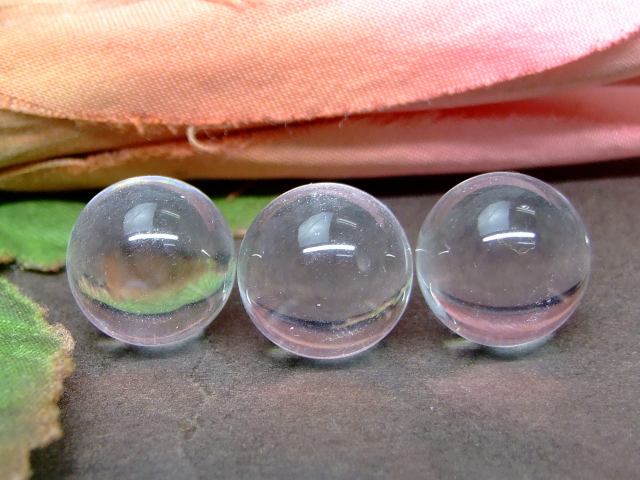 樂天商城 - 64776　　今月の半額 わけあり 水晶球 水晶玉 12mm 1粒売り 水晶 クリスタル クォーツ 丸玉 穴なし ブラジル産 ネコポス送料無料 天然石 パワーストーン