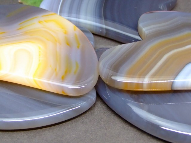 タロットクロス tarot 占い 神秘的 タペストリー おしゃれ 祭壇 撮影背景 正方形 グッズ アクセサリー 黒 白 ベージュ 猫 三日月 花 黒背景 模様 月 星 装飾 円 木彫り 黄色 白 ベージュ 月 星 模様 金色