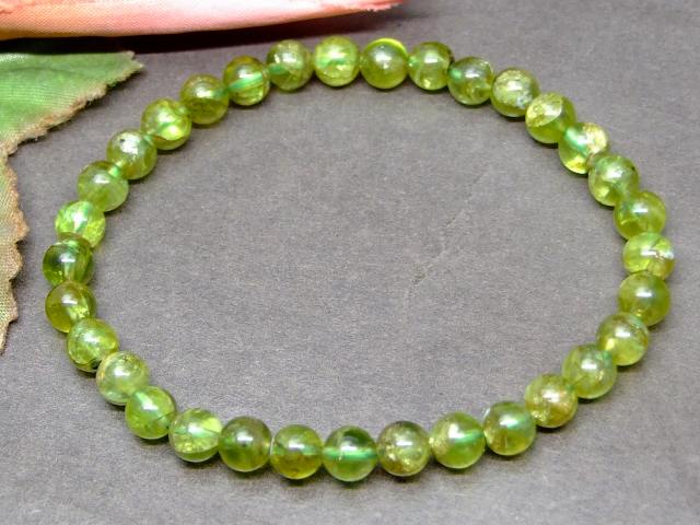 g3-1024B　　今月の半額 ペリドット 6mm ブレスレット 内径17cm 鑑別済 本物保証 ポーチ付き 送料無料 ミャンマー産 天然石 パワーストーン